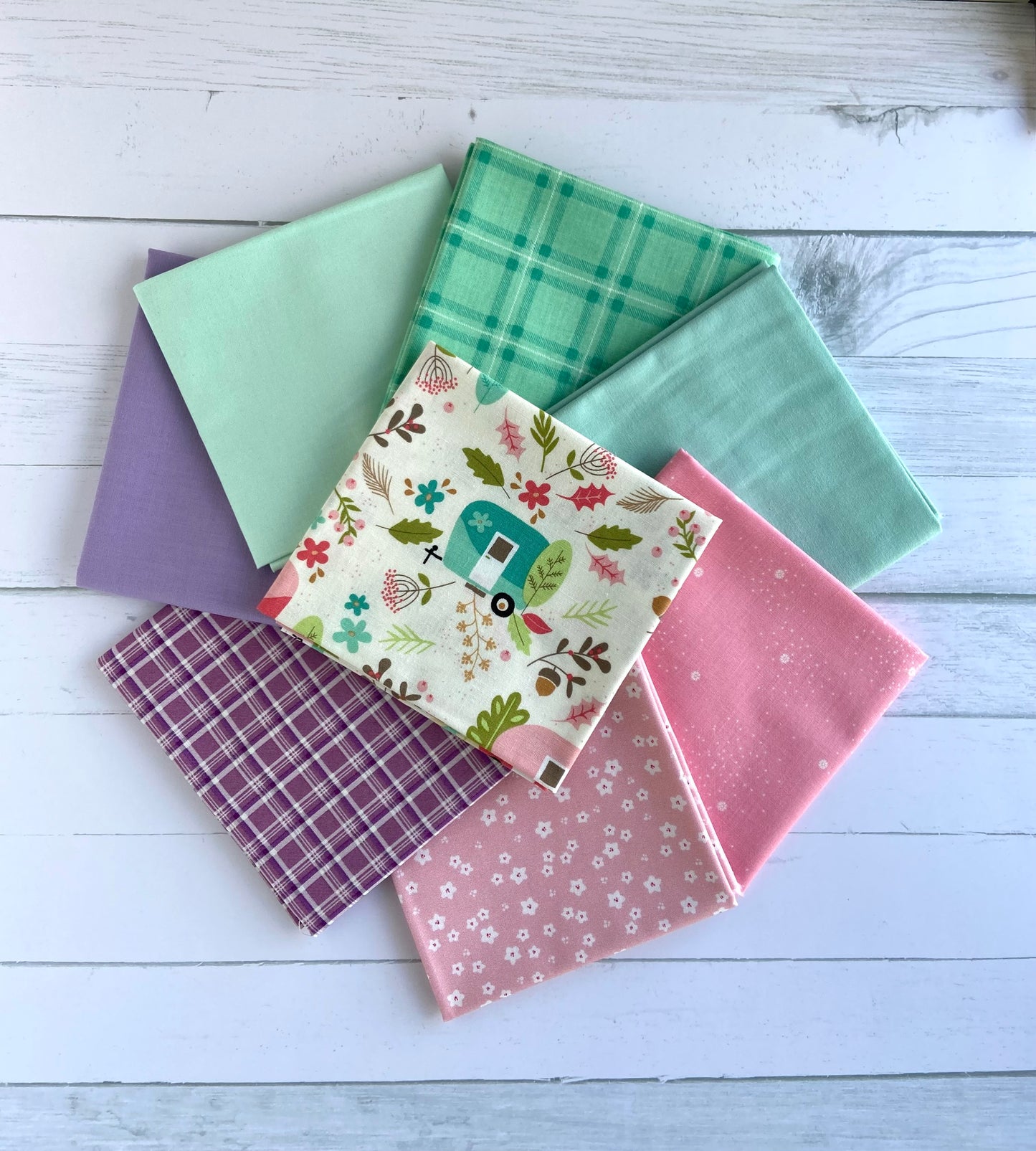 'Glamping' Fat Quarter Bundle 8 Fat Quarters